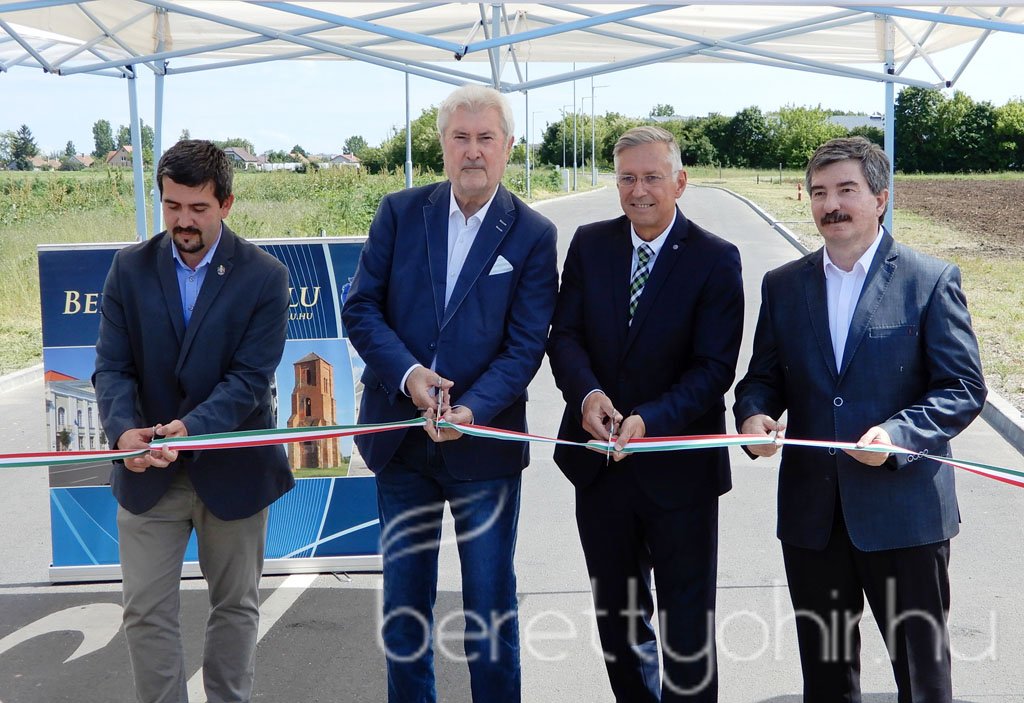 Északi iparterület átadása 16